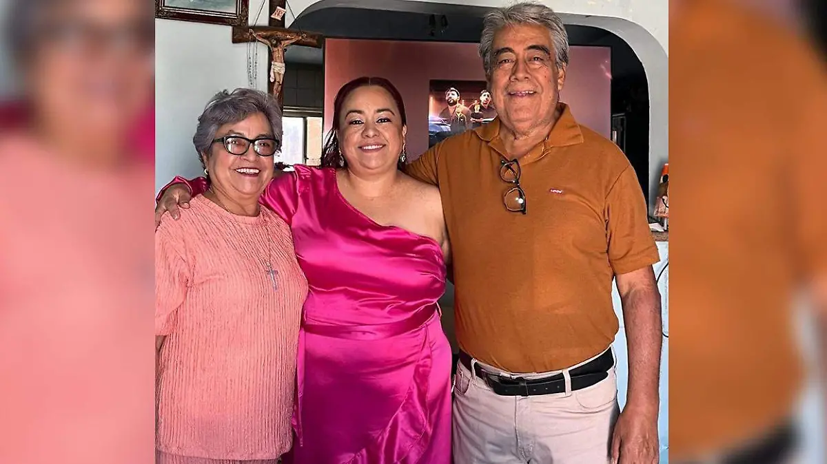 Lupita Carrillo y Benito Carrera acompañando a su hija Brendita en su cumpleaños