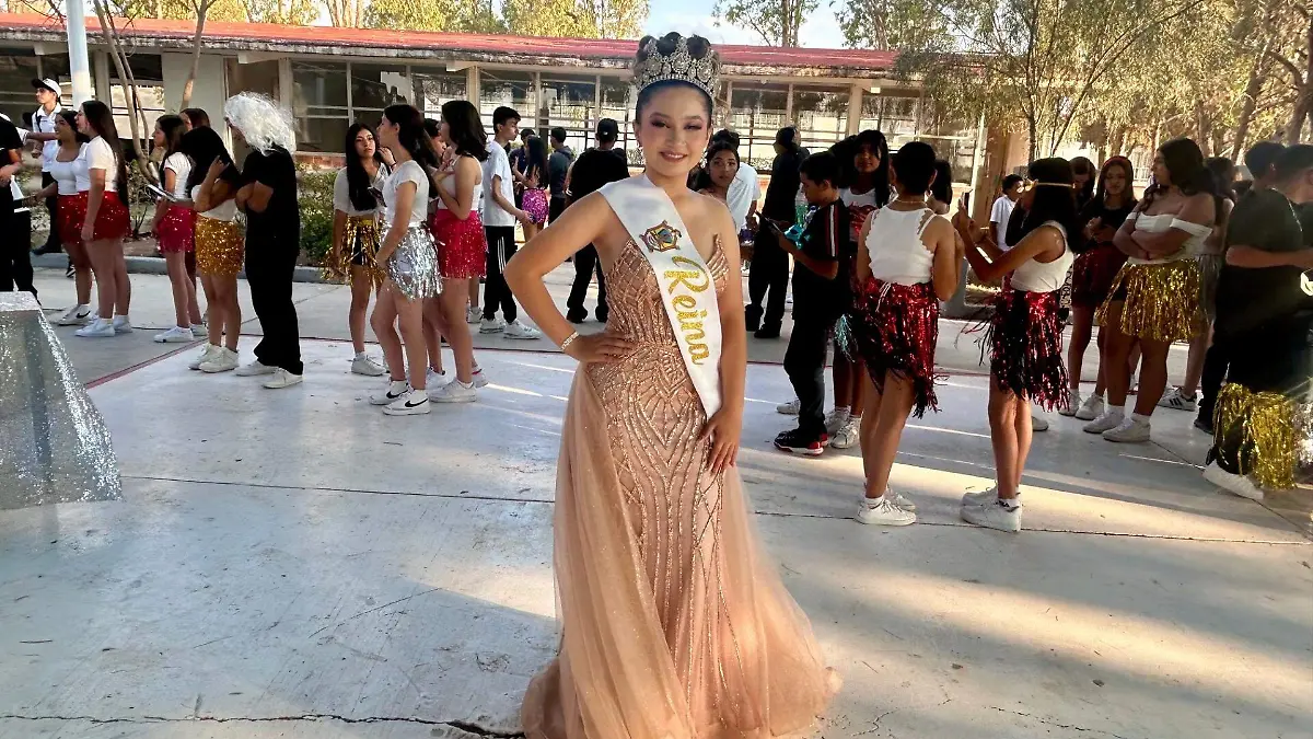 Abril Rivas se despide de la corona que por un año porto como Reina de la Secundaria “Severino Ceniceros”