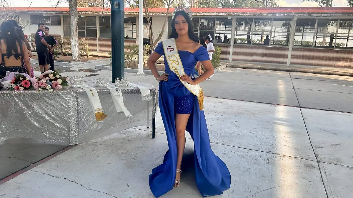 Esneidi Fabela Franco Reina de la UPC en evento de coronación de Karen I