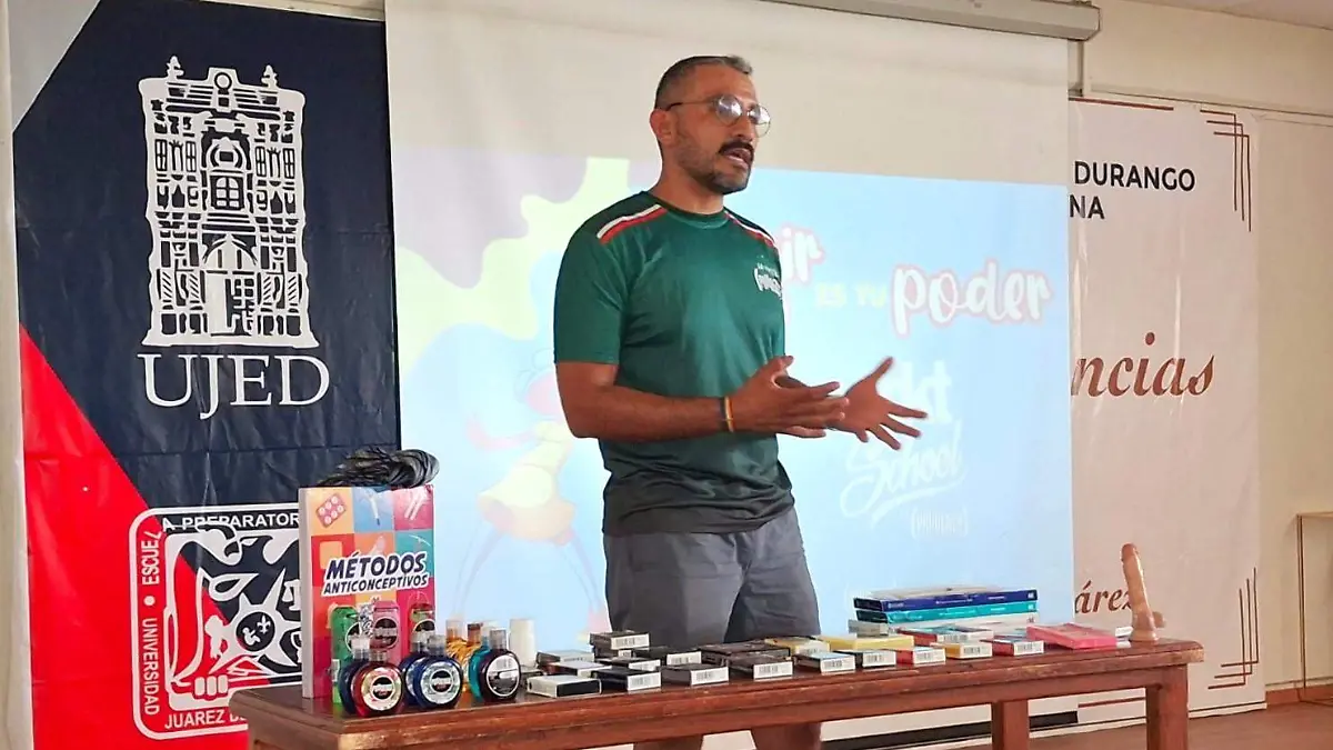 La Escuela Preparatoria Diurna de la UJED ofreció charla sobre sexualidad y menstruación