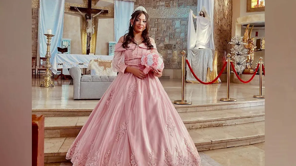 Llego a la edad de las ilusiones la bella quinceañera Estrella Madahi Ortiz Martínez