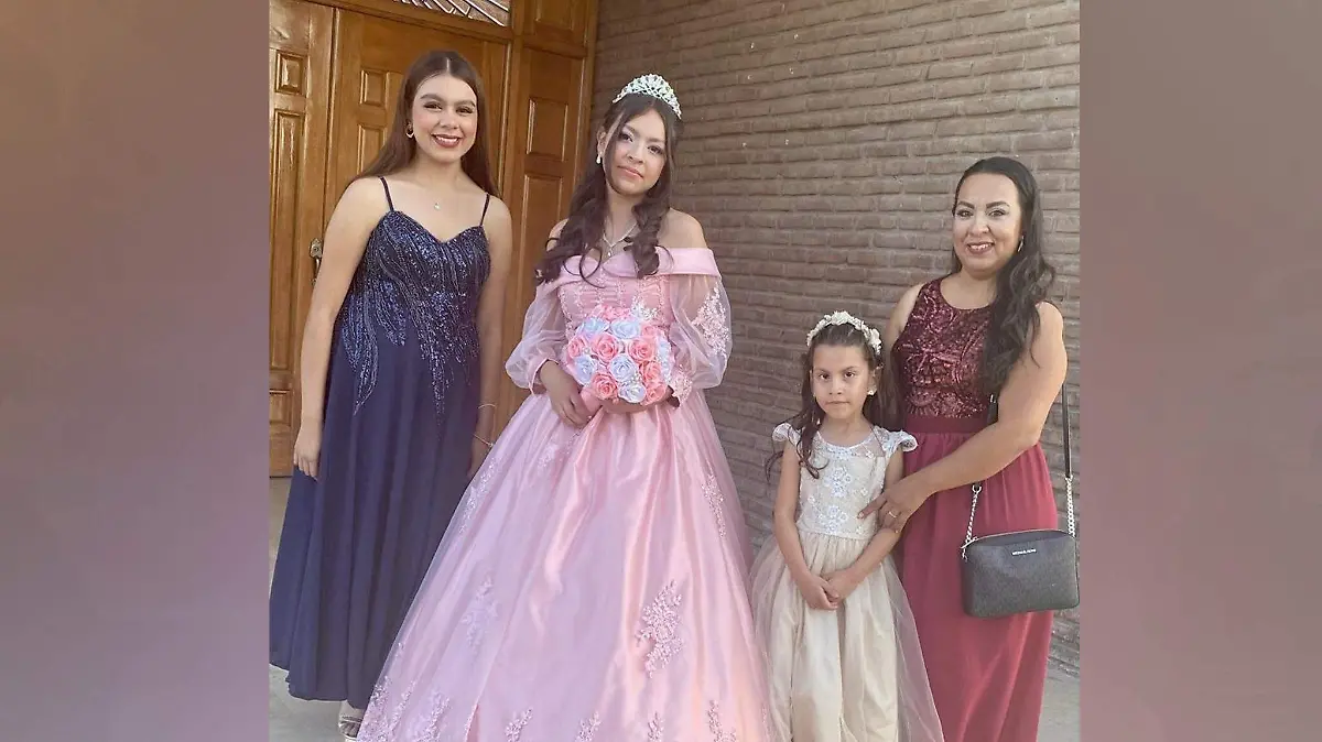 Estrella Madahi Ortiz Martínez con su madre Lilia Ivonne Martinez Favela y hermanitas