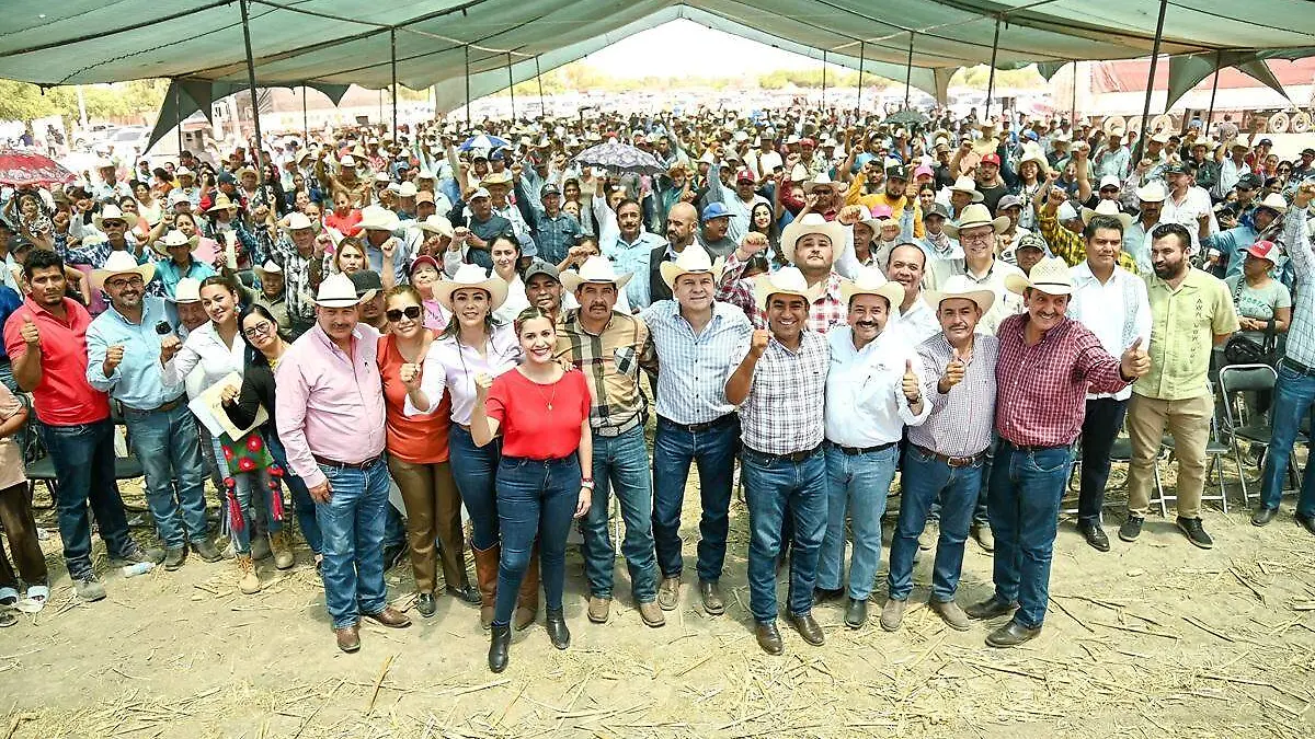 FOTO.- Mas de mil  productores (3)