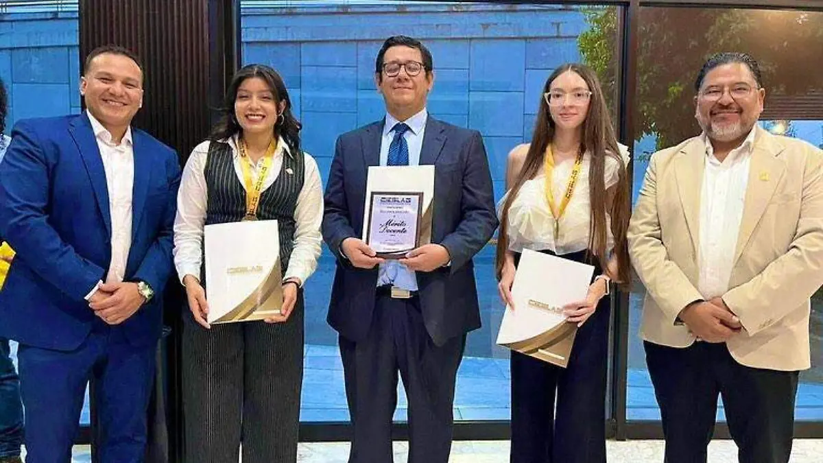 Otorgan reconocimientos a investigador y estudiantes de la UJED