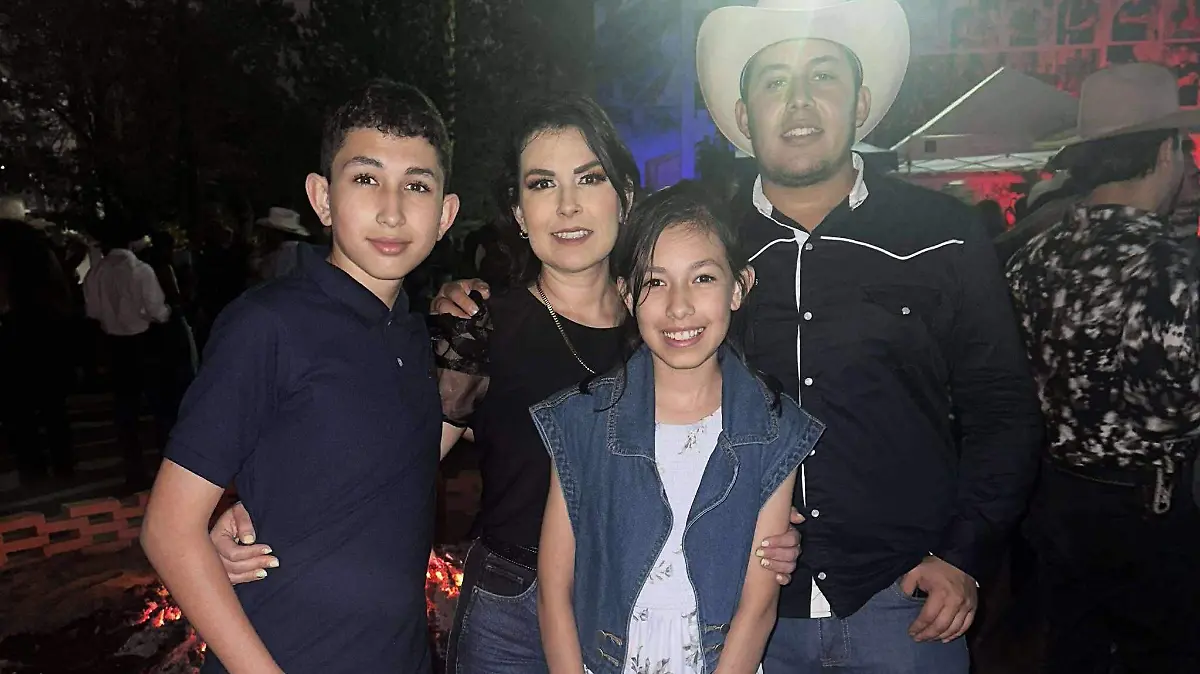 Se encuentra recibiendo felicitaciones