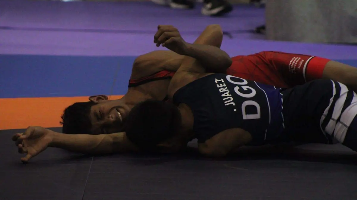 Segundo bronce para Durango en luchas asociadas