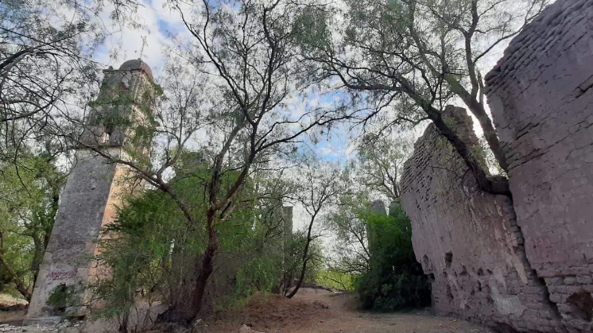 Bella postal de los vestigios de la histórica exhacienda de Cacaria
