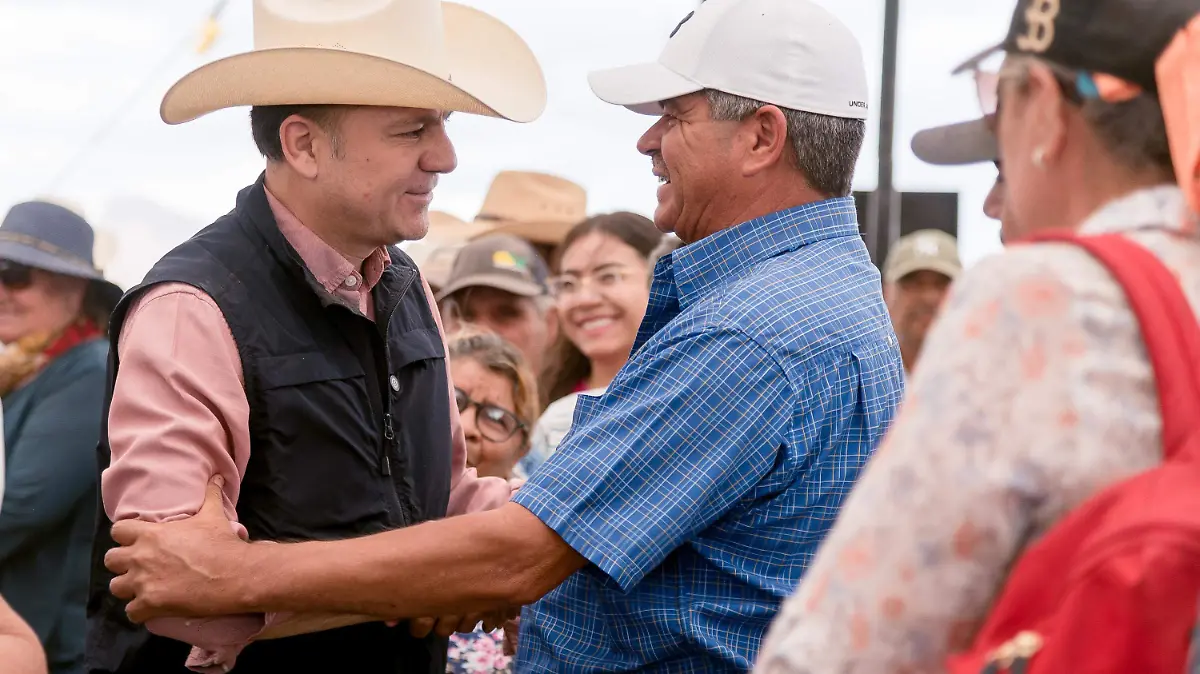 Esteban Villegas recibe respaldo de productores del norte por calidad del suplemento y apoyos al campo (2)