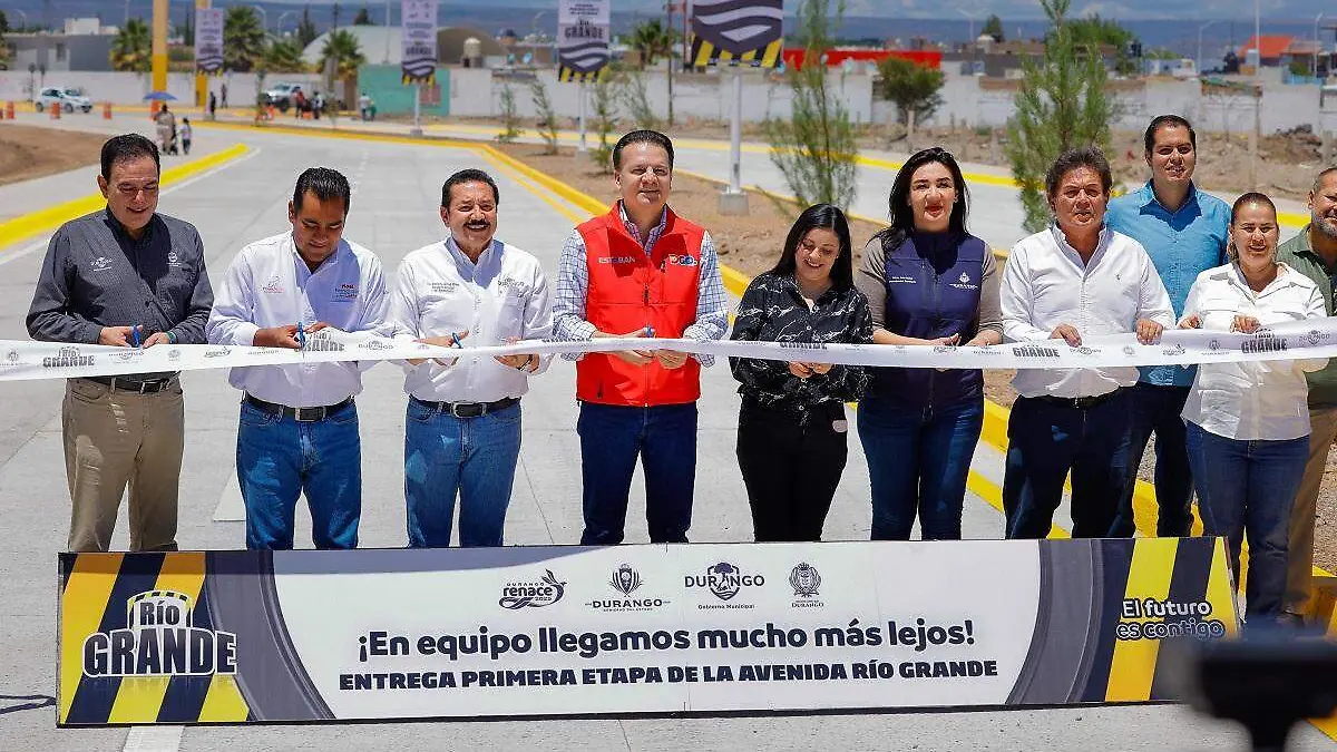 Esteban y Bonifacio entregan vialidad Río Grande_ conecta carreteras Mezquital y México con mayor movilidad y seguridad (5)