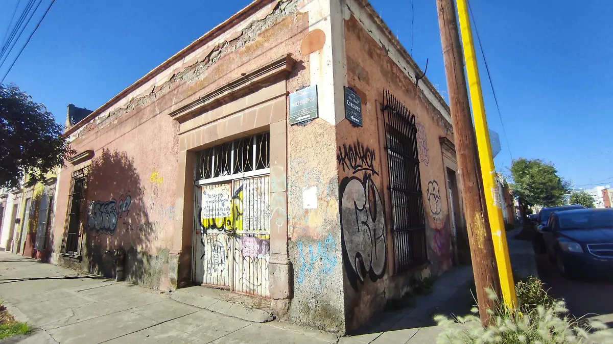 Casa en peligro de derrumbe 