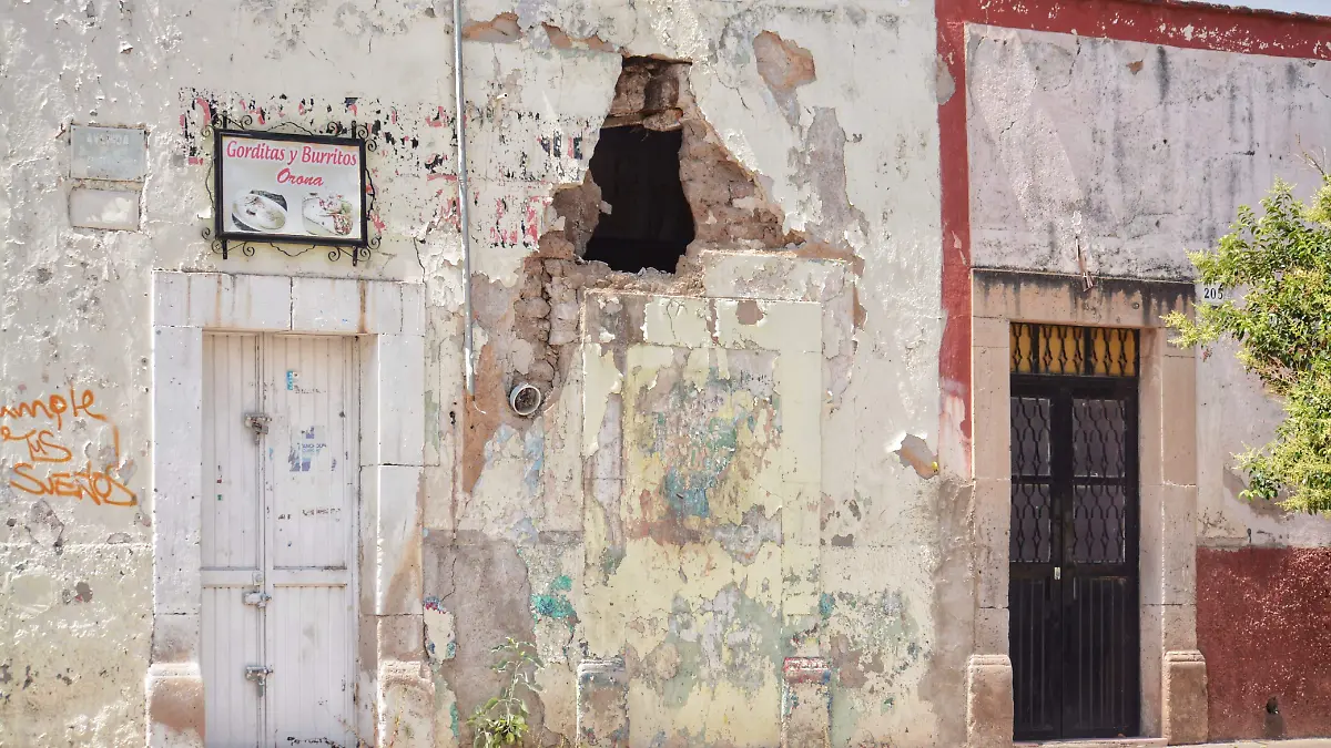 Casa en peligro de derrumbe 