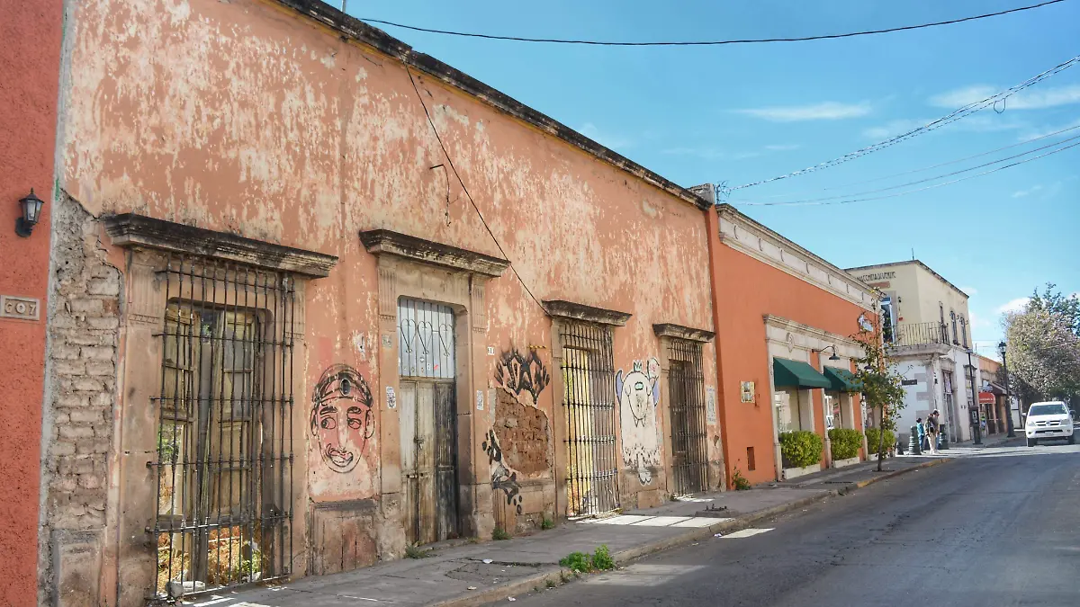 Casa en peligro de derrumbe 