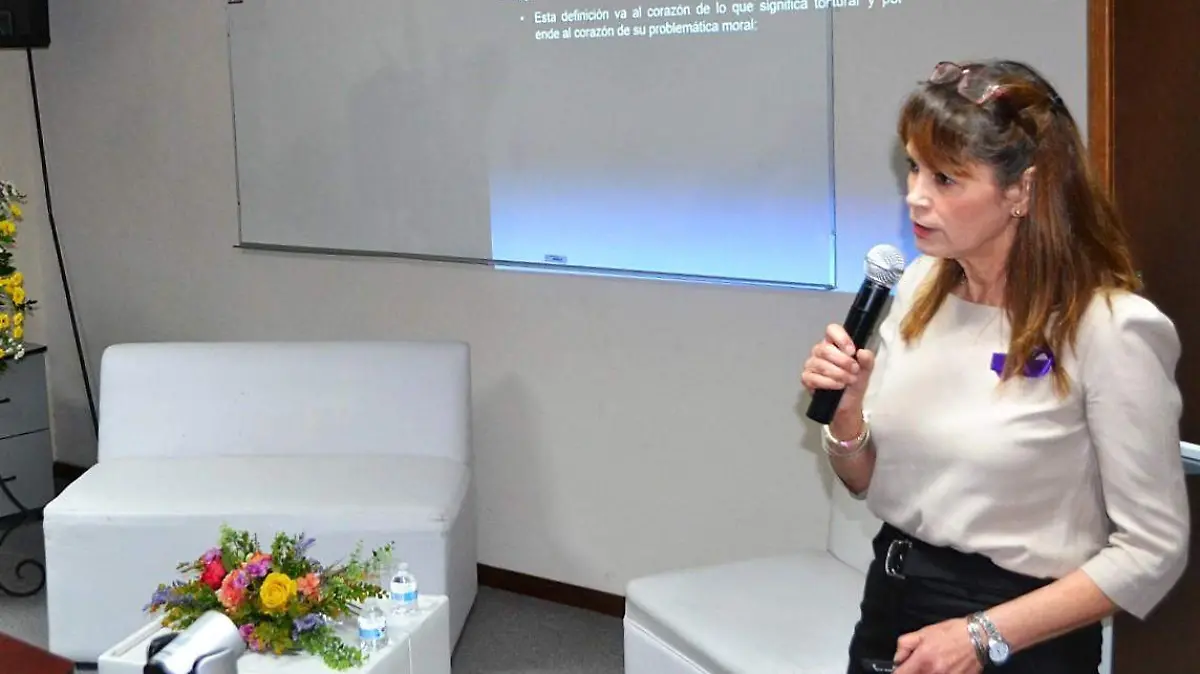 Patricia Martínez dictó conferencia magistral en la UJED sobre la “Ética de las víctimas”