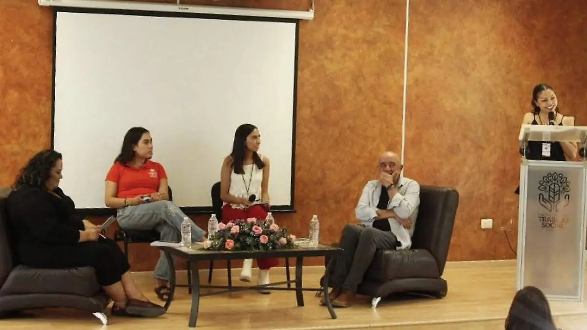 Coloquio Académico “Diversas voces, un mismo grito S.O.S.” en la Facultad de Trabajo Social