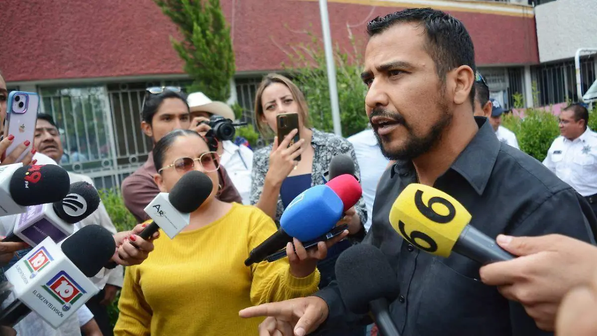 Ciudadanos acuden a exigir que se abra la delegación de Bienestar Durango
