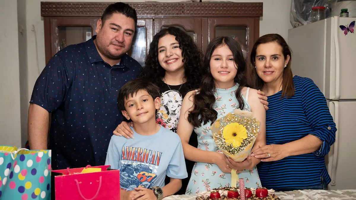 ITZEL GUTIERREZ HERRERA FUE FESTEJADA...
