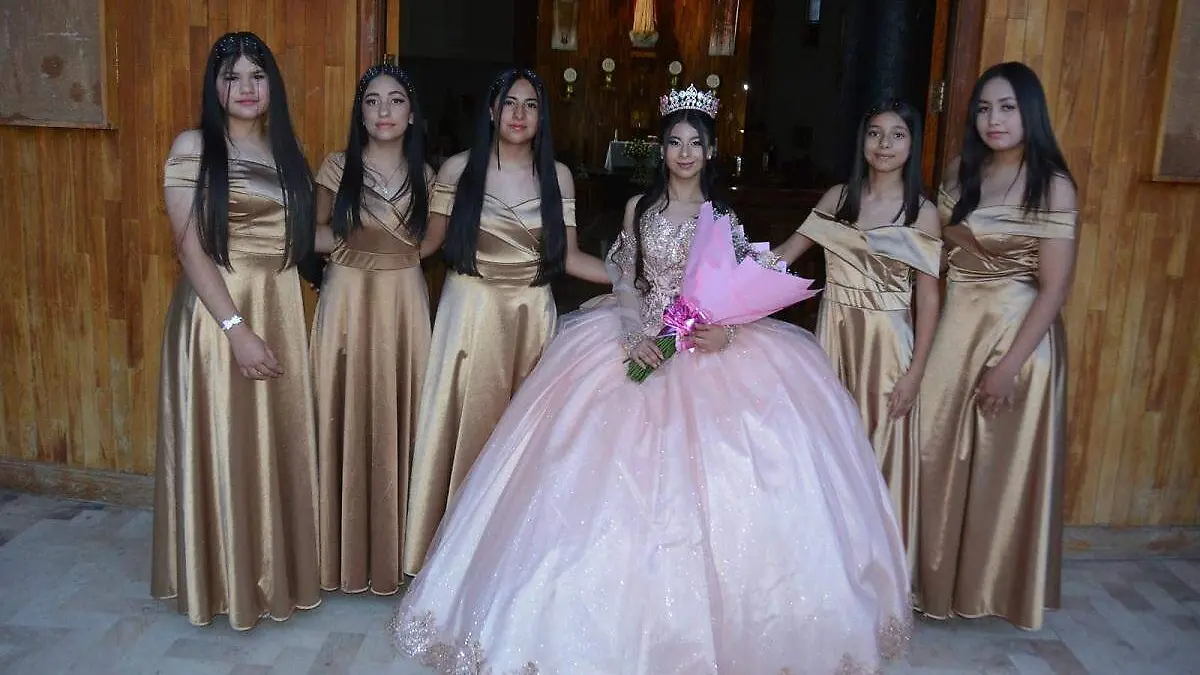 La bella Dayana junto a sus damas