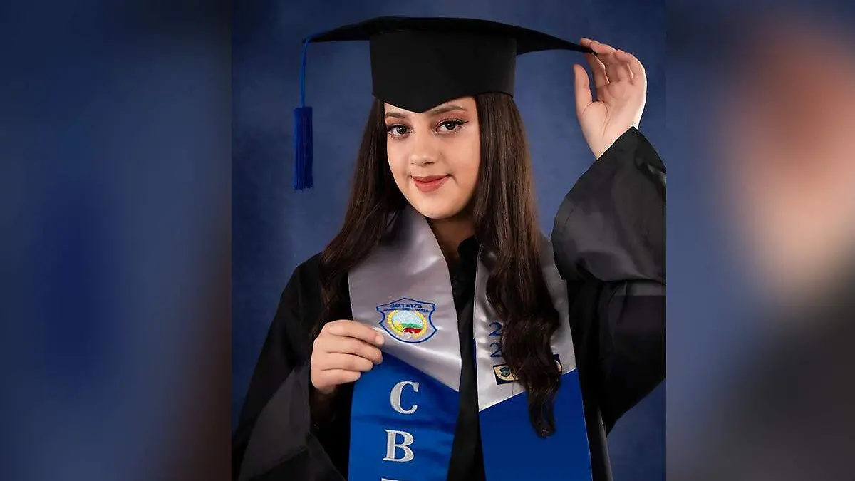 Julissa Herrera Carrasco terminó con éxito su nivel bachillerato