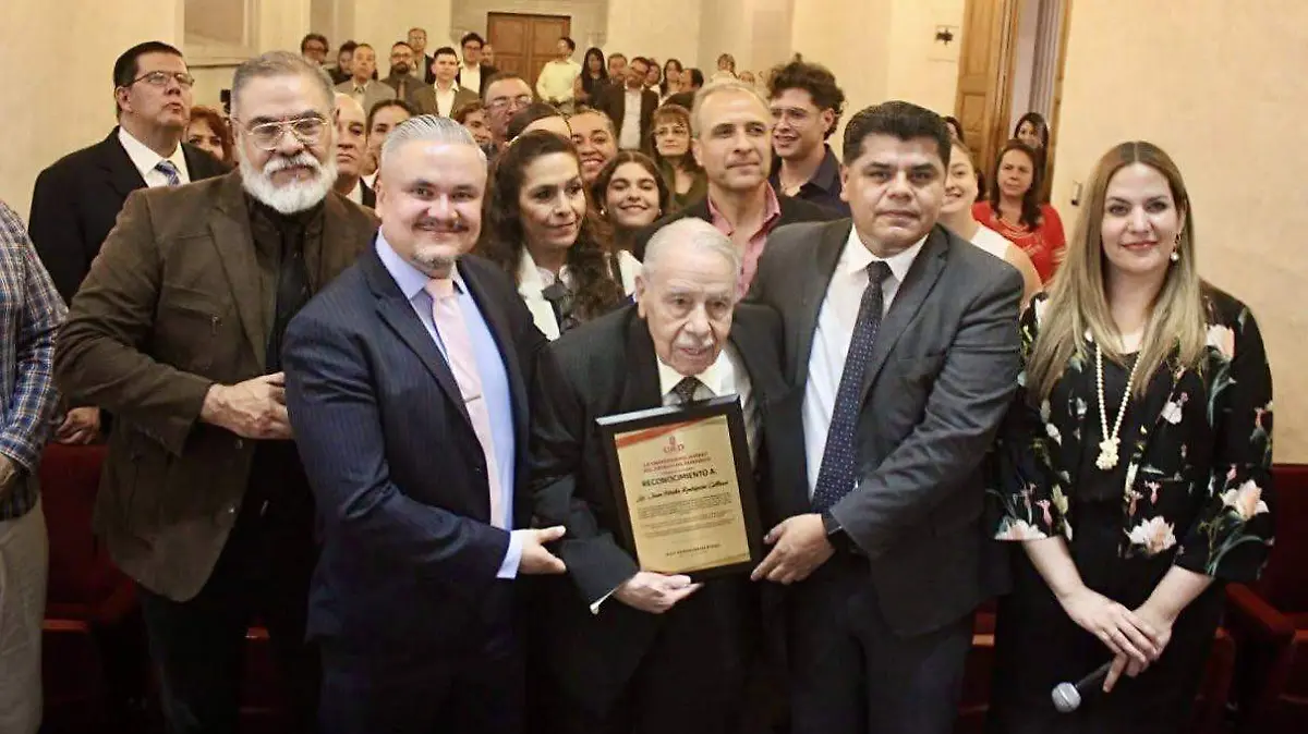 Rinden homenaje al primer titulado en la UJED