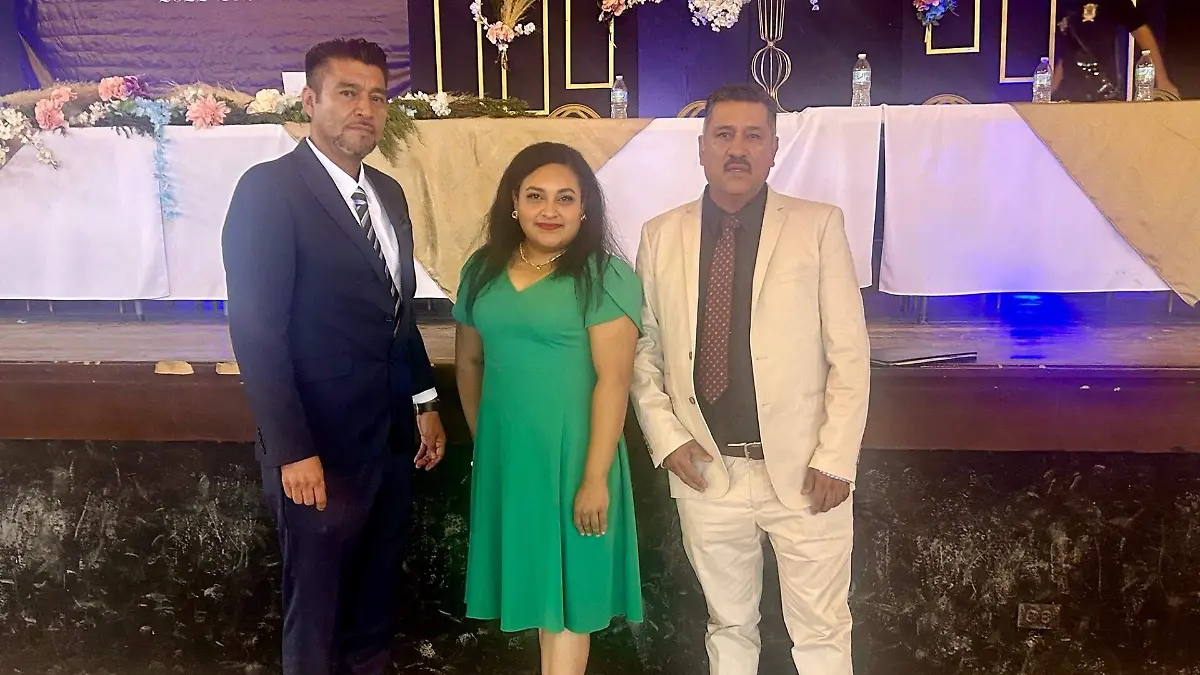 En ceremonia de graduación de la Escuela Secundaria General