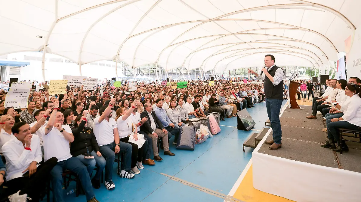FOTO.- Esteban refrenda compromiso (1)