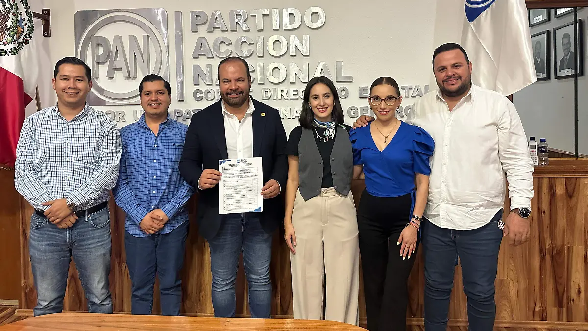 Presenta Mario Salazar documentación como aspirante a la dirigencia del PAN Durango 