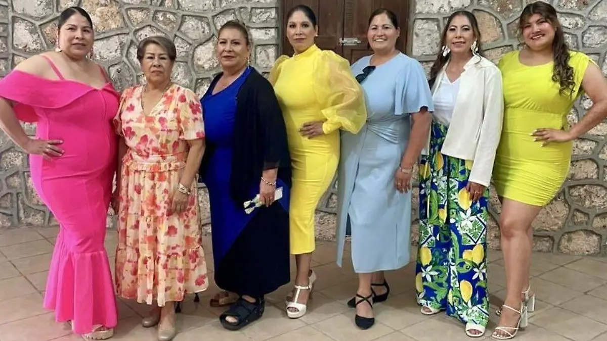 Hermanitas Galván Núñez acompañando a la cumpleañera Mague Espinoza