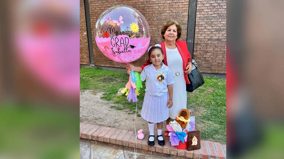 Maestra Mary Silva Díaz acompaña a su preciosa nietecita Isabella García López