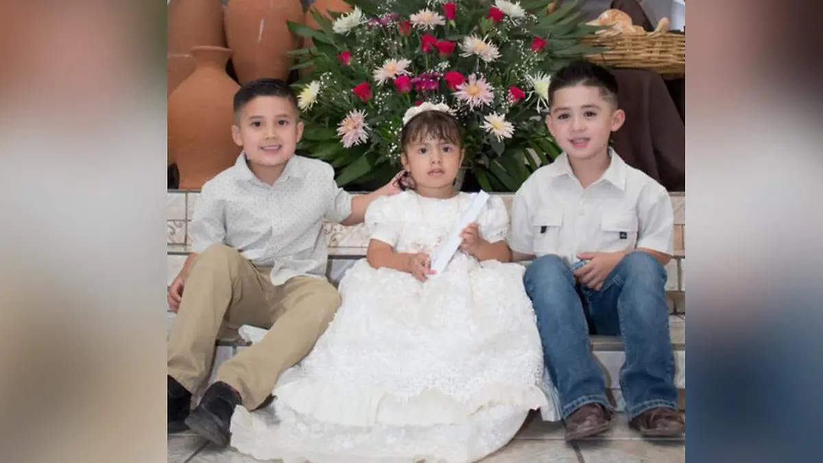 Preciosa y tiernamente acompañada la nueva cristiana Alba Mier Salas, en San Antonio De Padua