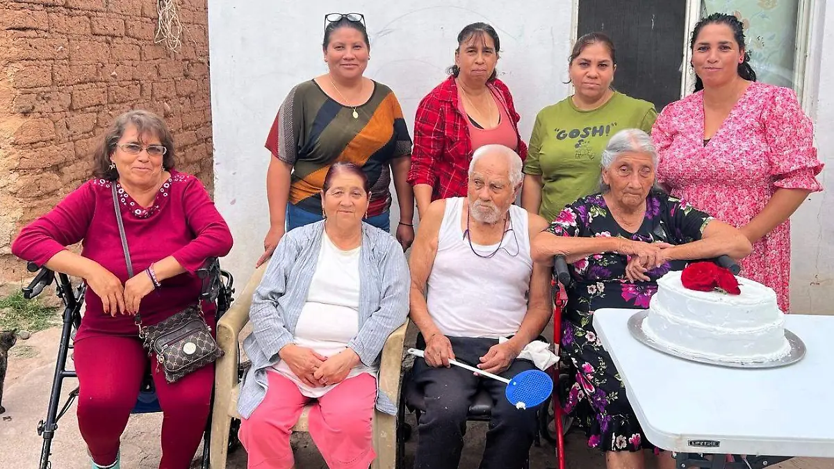 Festejó su cumpleaños la linda señora Feliciana Castro Soto en compañía de su familia