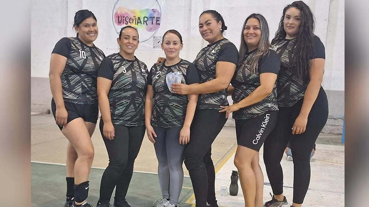 Hermosas damitas del equipo “Amazonas” ganaron el torneo de voleibol