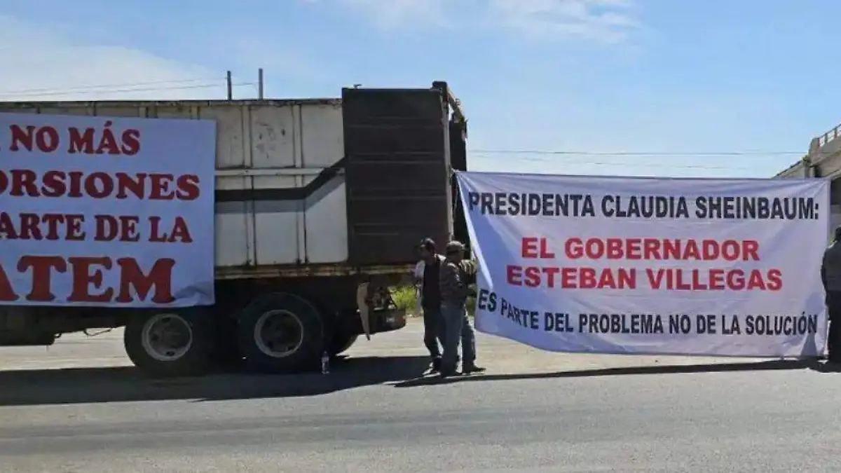 Transportistas se manifiestas contra la CATEM en La Laguna