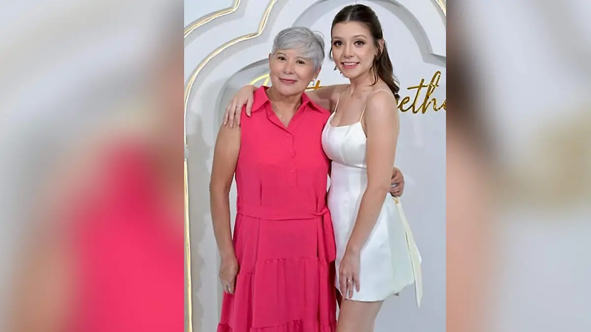 Feliz con su prima Irene Vázquez la festejada  Andrea Szafran Torres