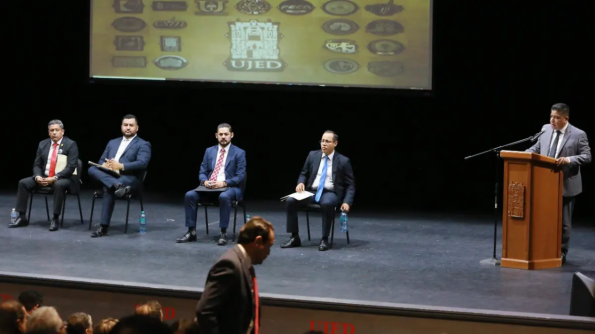 Debaten candidatos a la Barra de Abogados