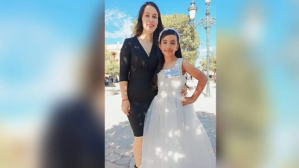 Samantha Chavira Meraz recibió el sacramento de la confirmación, acompañada de su madrina Jessica Ramírez