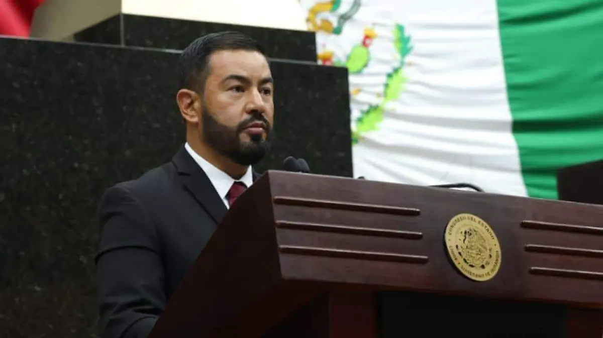  presidente de la Junta de Gobierno y Coordinación Política del Congreso local, Héctor Herrera Núñez