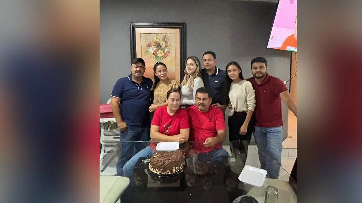 En compañía de su familia festejó su cumpleaños el estimado licenciado Jesús Medina