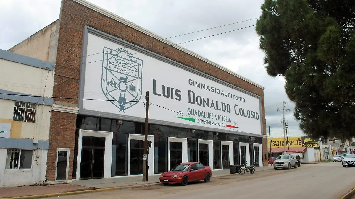 Fachada del gimnasio-auditorio