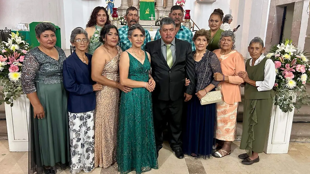 Bellas hermanitas y hermanos de Carmelita Hernández Contreras