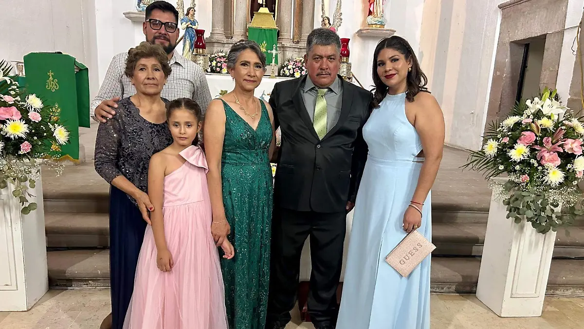 Familia Machado Hernández acompañó a Carmelita Hernández Contreras y Armando Machado Avitia