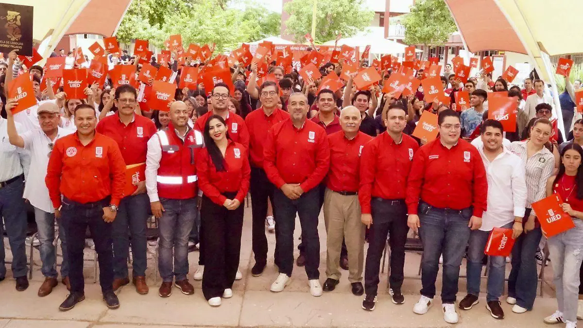 Rector de la UJED da la bienvenida a nuevos alumnos en la Laguna 2