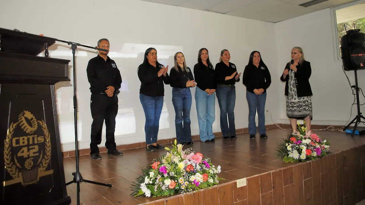 JEFES DE DEPARTAMENTOS FUERON FELICITADOS