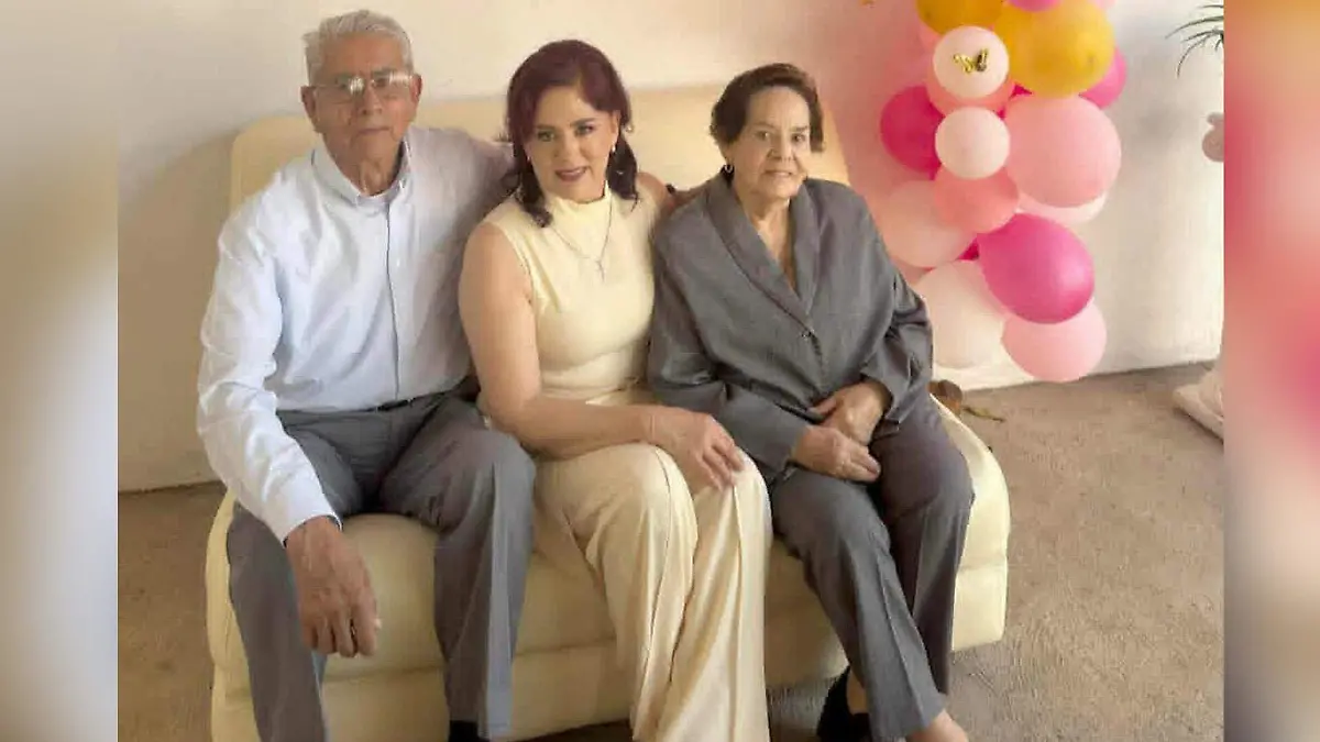 La guapa Adriana meza del Toro festejó su cumpleaños rodeada del cariño de sus padres 