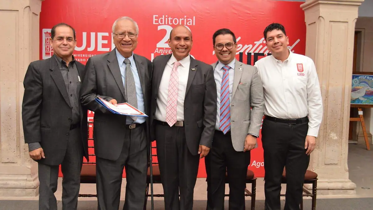 La UJED entregó reconocimientos a investigadores por sus obras publicadas