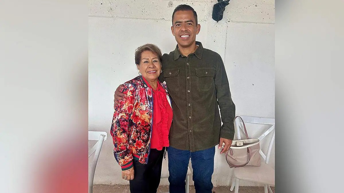 Mague Espinoza acompañando al cumpleañero, el abogado Jaime Villarreal Espinosa