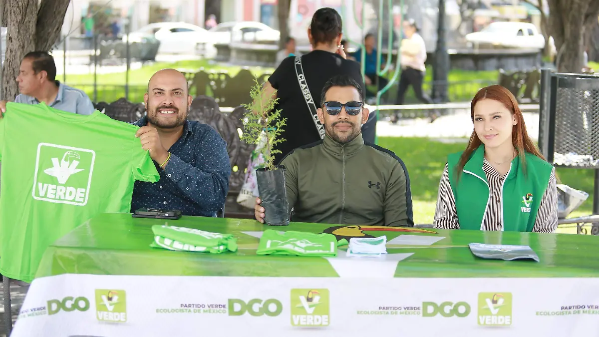 PVEM entrega 100 arbolitos diarios por afiliación de ciudadanos