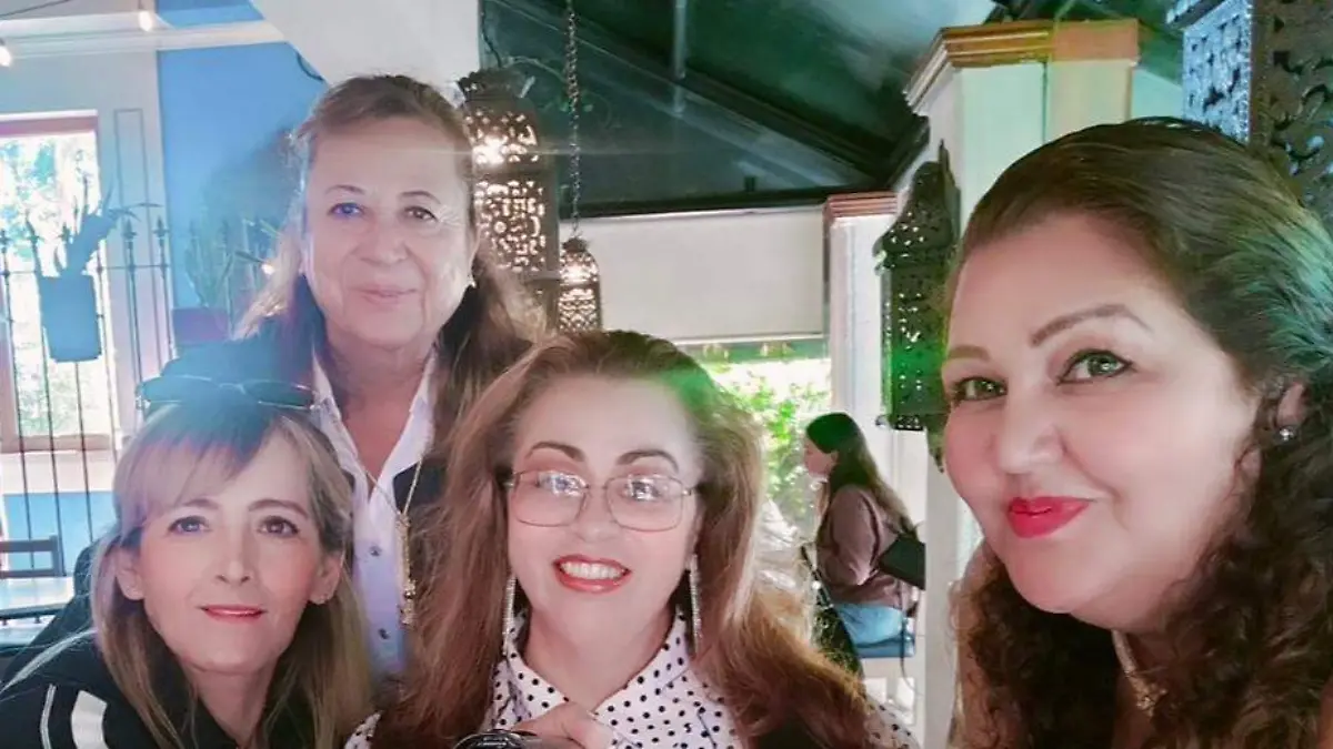 Un alegre festejo para la Licenciada Yolanda Díaz Avitia 