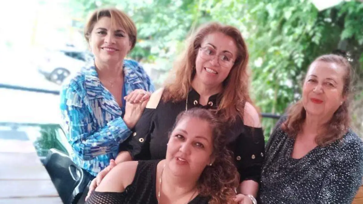 Un alegre festejo para la Licenciada Yolanda Díaz Avitia 