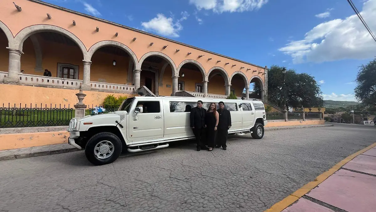 Un alegre festejo para la Licenciada Yolanda Díaz Avitia 