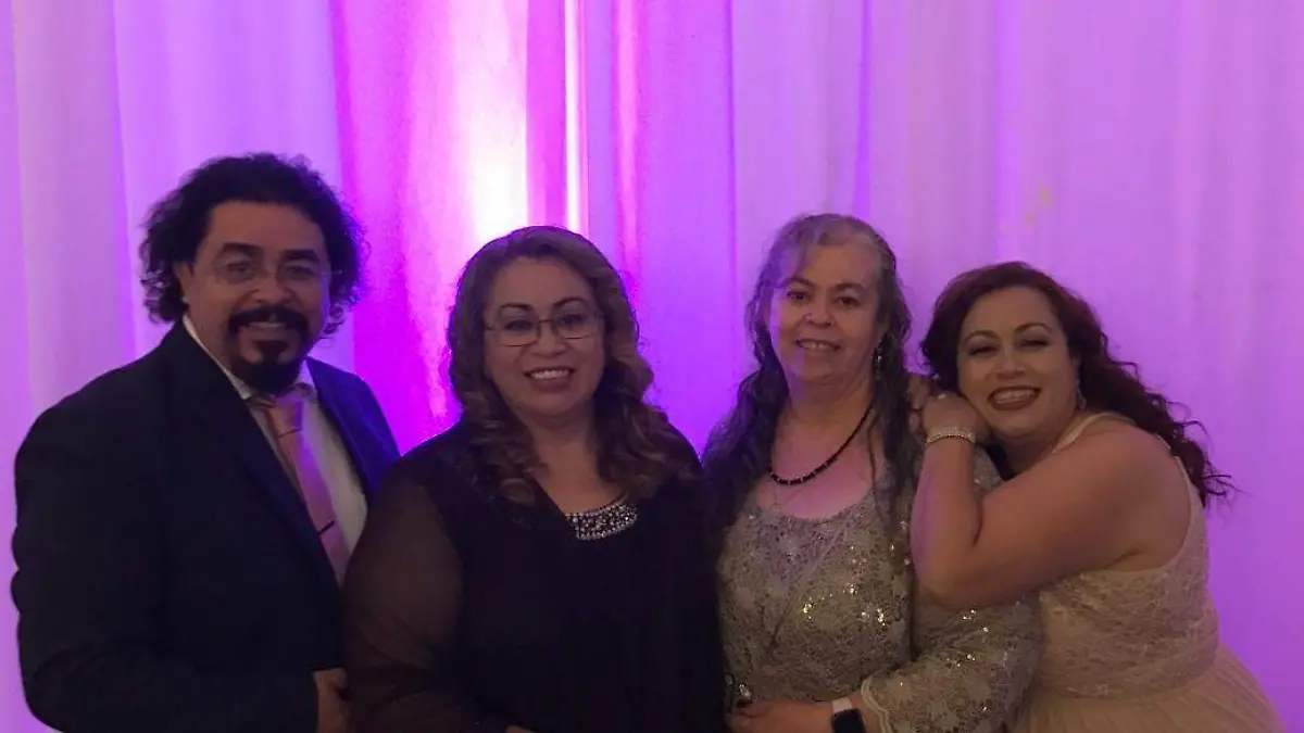 Un alegre festejo para la Licenciada Yolanda Díaz Avitia 